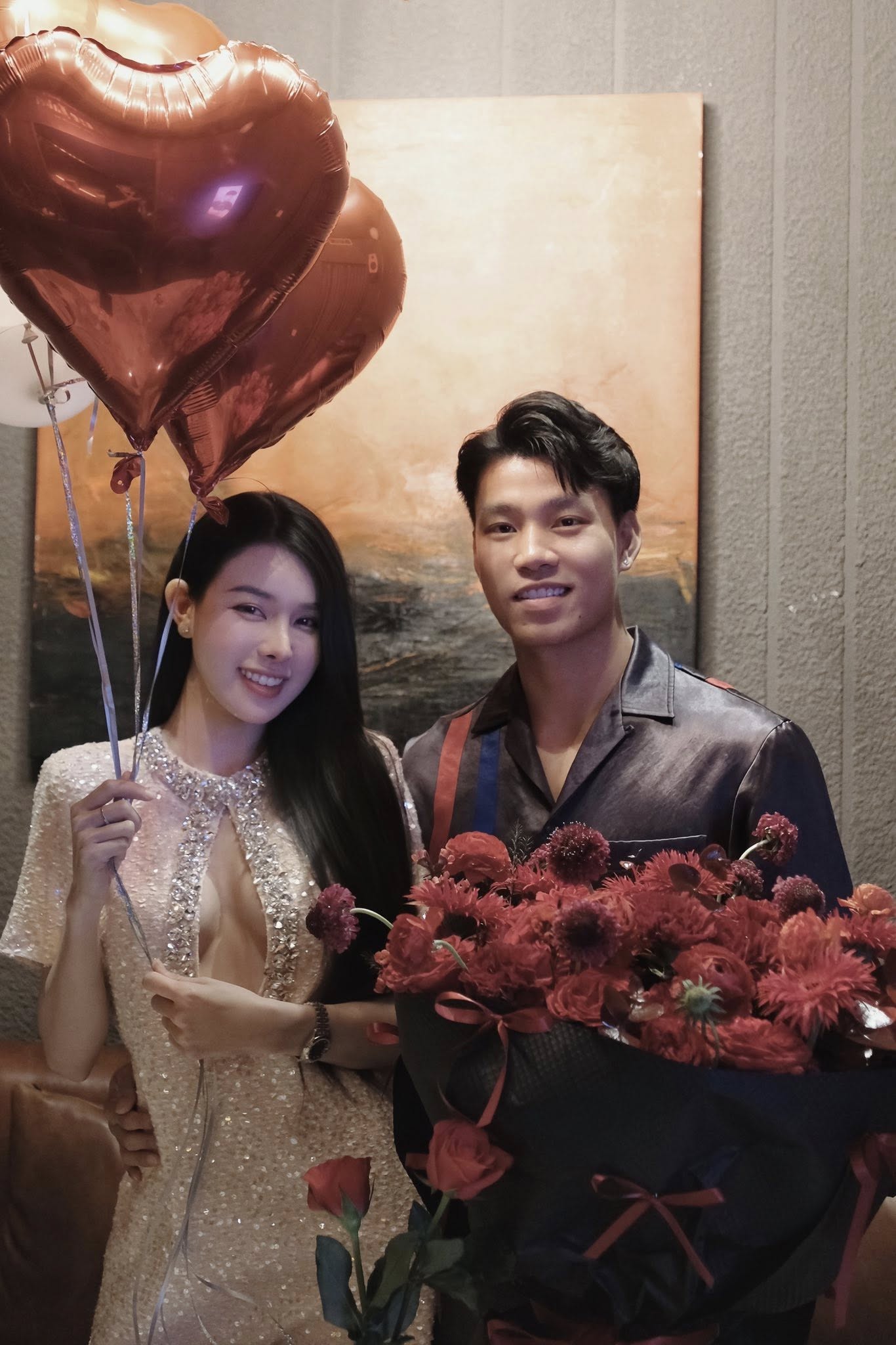 Chuyện t&igrave;nh của Văn Thanh v&agrave; bạn g&aacute;i gymer hơn tuổi: Ch&agrave;ng l&agrave; ng&ocirc;i sao b&oacute;ng đ&aacute;, n&agrave;ng kiếm tiền cực đỉnh- Ảnh 1.