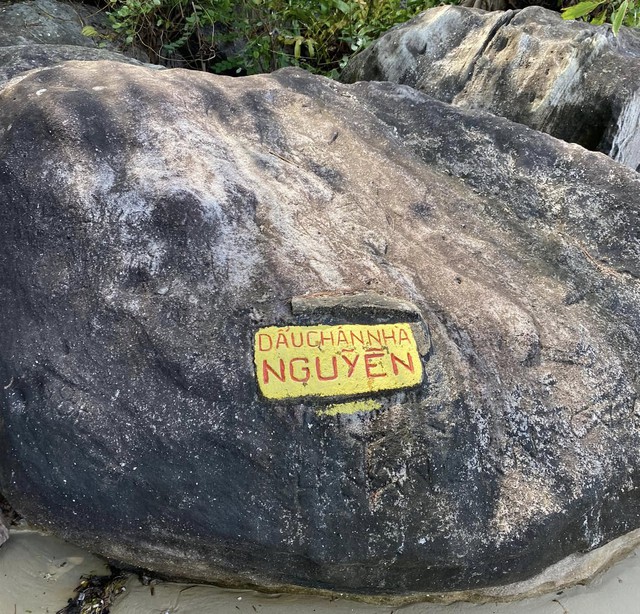 Việt Nam c&ograve;n c&oacute; một Giếng Ti&ecirc;n nữa mang t&ecirc;n vua, s&aacute;t biển nhưng nước ngọt: Du kh&aacute;ch đến thường l&agrave;m 1 việc- Ảnh 4.