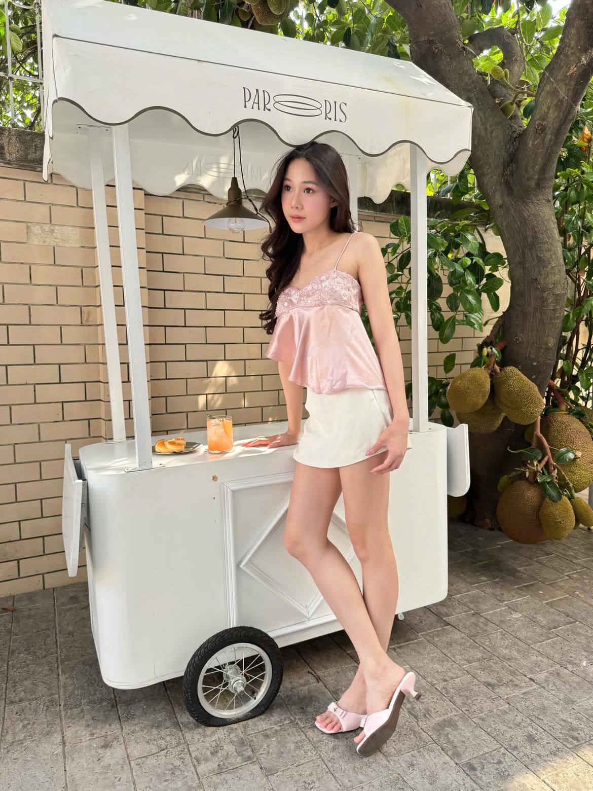 4 mẫu gi&agrave;y d&eacute;p đ&aacute;ng sắm nhất m&ugrave;a h&egrave; 2026, phối với quần jeans hay ch&acirc;n v&aacute;y đều xứng đ&ocirc;i- Ảnh 7.