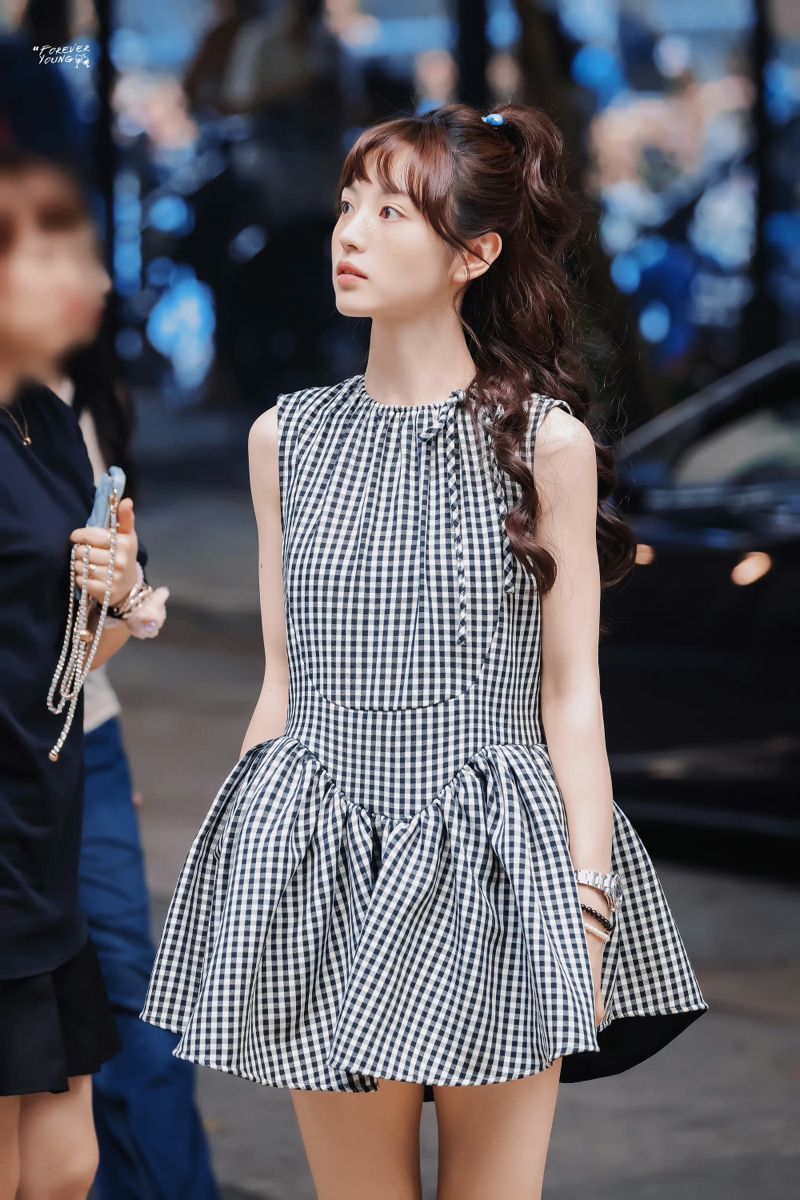 Showbiz c&oacute; mỹ nh&acirc;n &ldquo;mặt học sinh body phụ huynh&rdquo;: Mặc đẹp kh&ocirc;ng trượt lần n&agrave;o, xuất hiện ở đ&acirc;u th&igrave; nơi đ&oacute; như Milano- Ảnh 8.