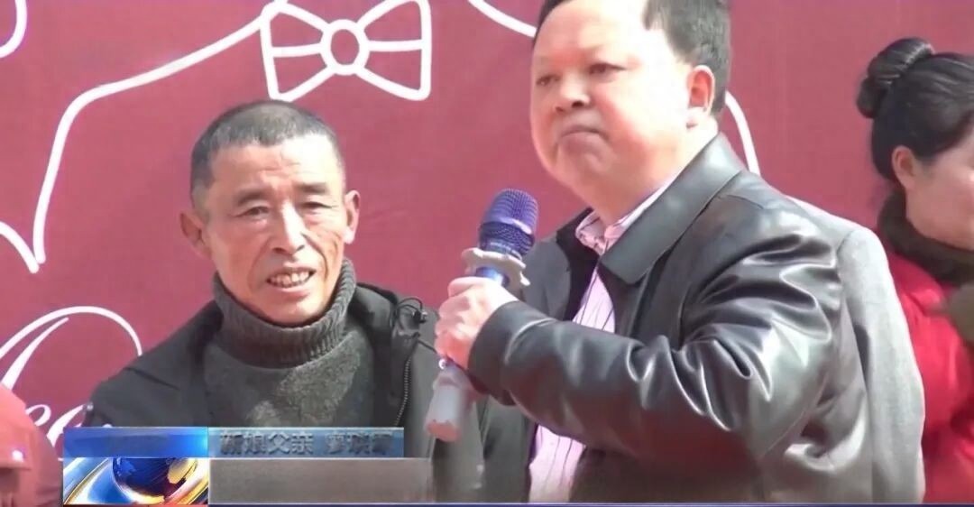 Bố vợ trả lại 700 triệu đồng s&iacute;nh lễ ngay trong đ&aacute;m cưới, ch&uacute; rể đem tiền l&agrave;m 1 việc khiến nhiều người bất ngờ- Ảnh 1.