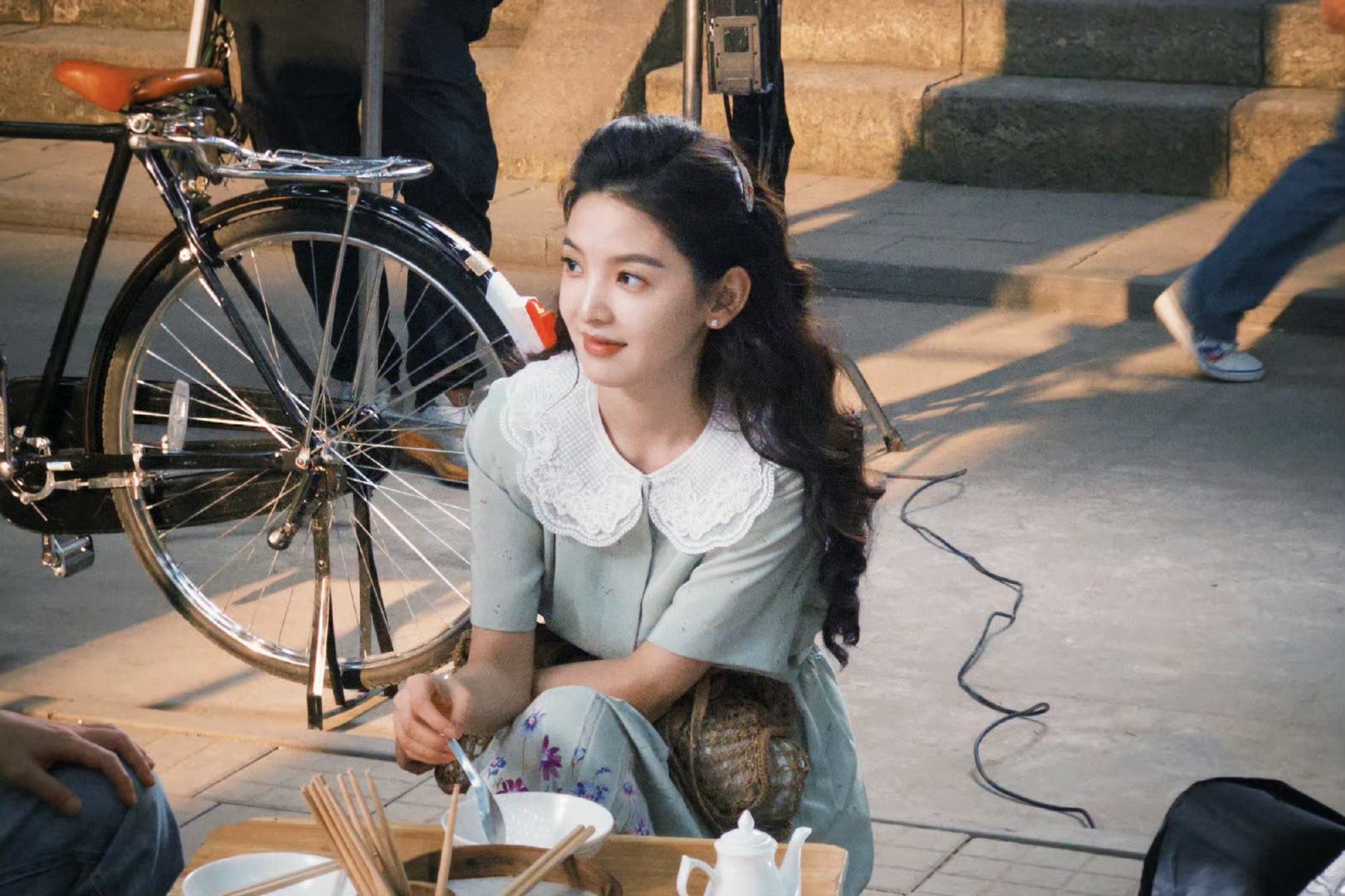 Chương Nhược Nam xinh như nữ thần trong phim mới, style thập ni&ecirc;n 90 chỉ đẹp chứ kh&ocirc;ng sến- Ảnh 4.