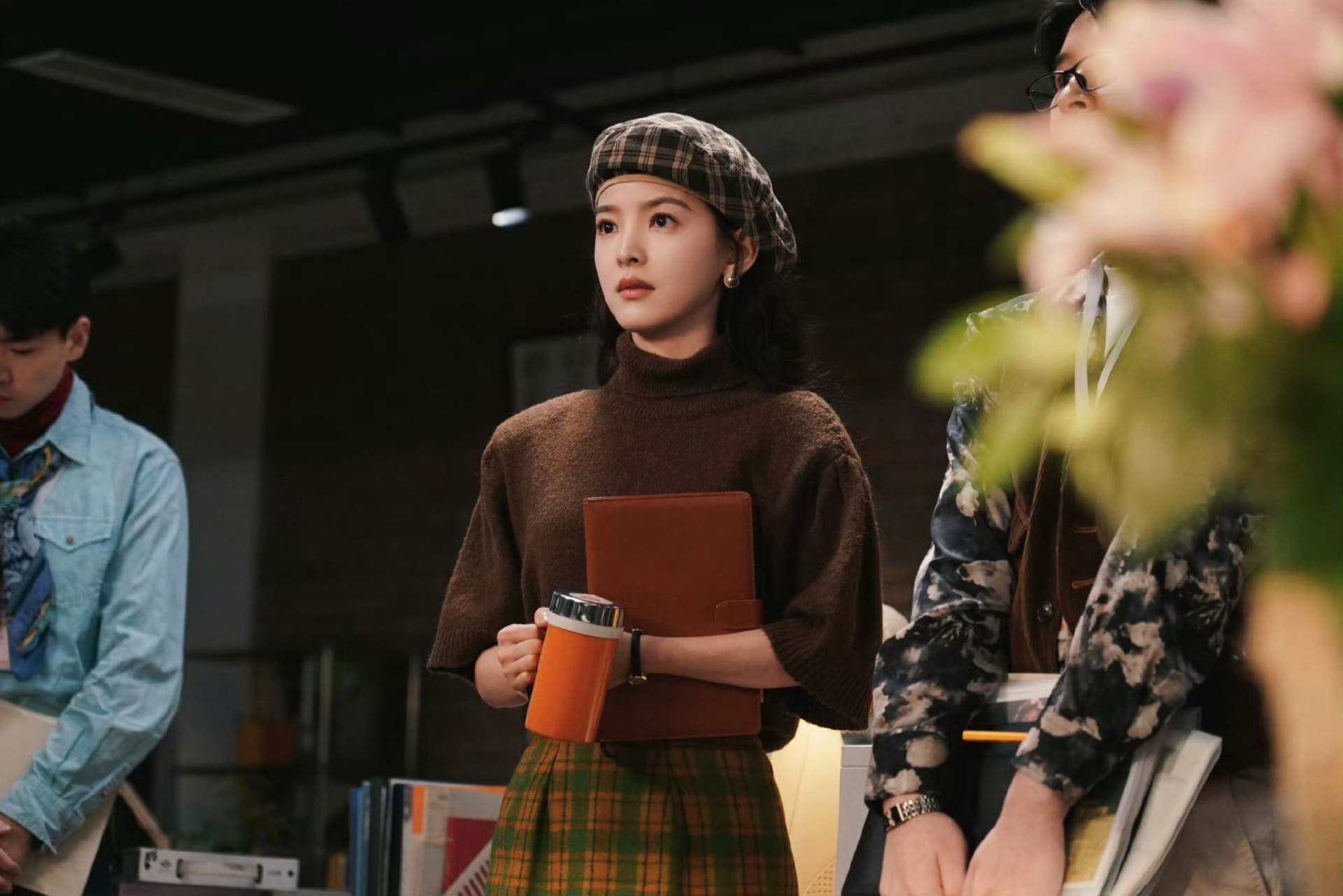 Chương Nhược Nam xinh như nữ thần trong phim mới, style thập ni&ecirc;n 90 chỉ đẹp chứ kh&ocirc;ng sến- Ảnh 5.