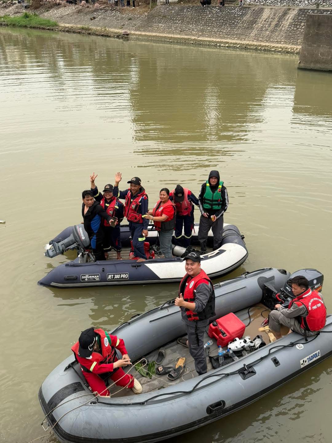 TIN VUI: Đ&atilde; t&igrave;m thấy 3 mẹ con để lại thư tuyệt mệnh tr&ecirc;n cống Xu&acirc;n Quan, tất cả đều an to&agrave;n- Ảnh 1.
