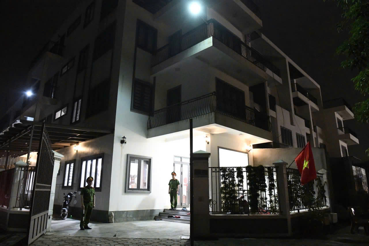 Triệt phá nhóm “xã hội đen” núp bóng doanh nghiệp: Hé lộ danh tính hàng loạt giám đốc, cán bộ nhà nước bị khởi tố- Ảnh 1. Triệt phá nhóm “xã hội đen” núp bóng doanh nghiệp: Hé lộ danh tính hàng loạt giám đốc, cán bộ nhà nước bị khởi tố- Ảnh 1.