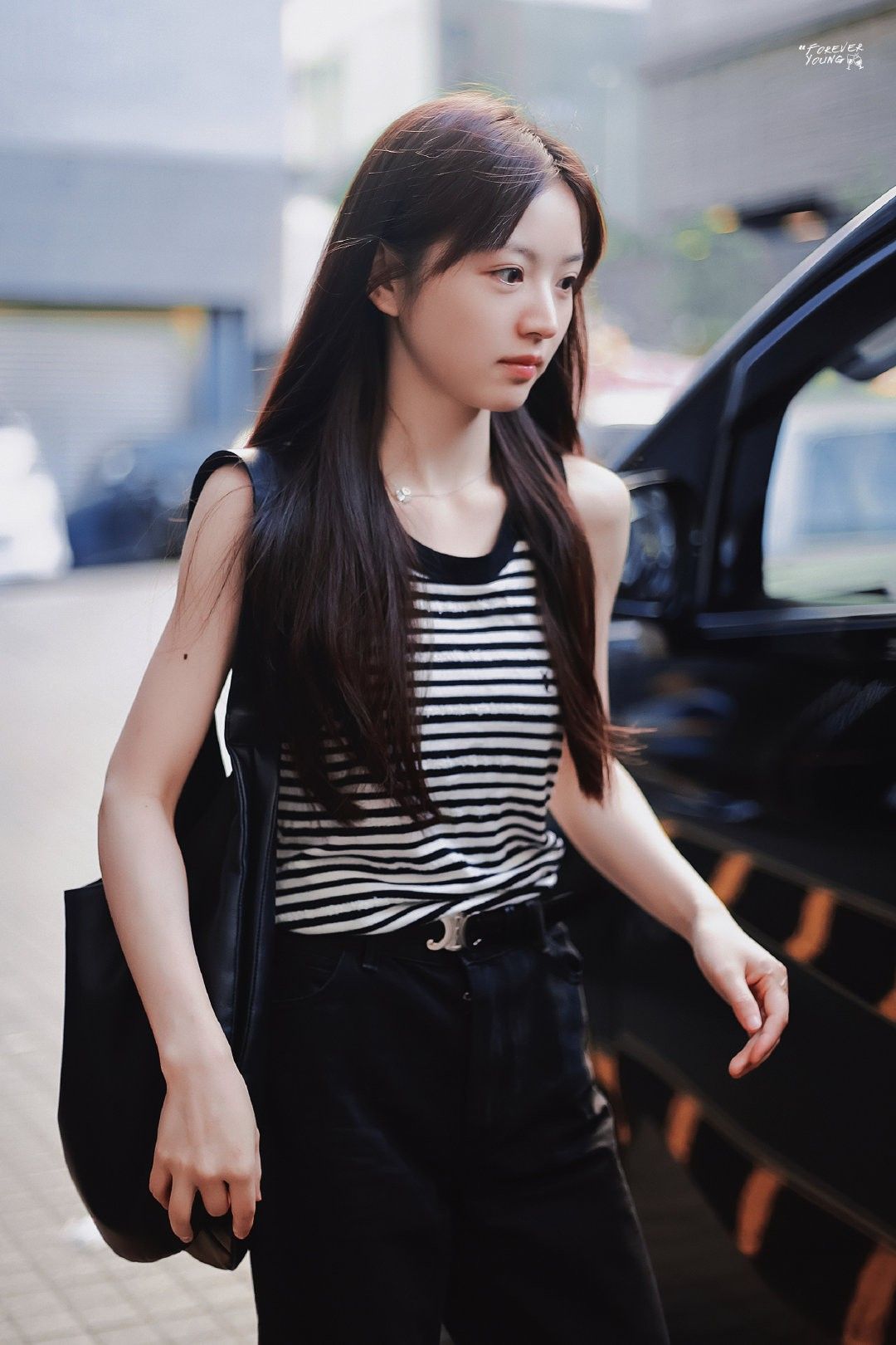 Showbiz c&oacute; mỹ nh&acirc;n &ldquo;mặt học sinh body phụ huynh&rdquo;: Mặc đẹp kh&ocirc;ng trượt lần n&agrave;o, xuất hiện ở đ&acirc;u th&igrave; nơi đ&oacute; như Milano- Ảnh 7.