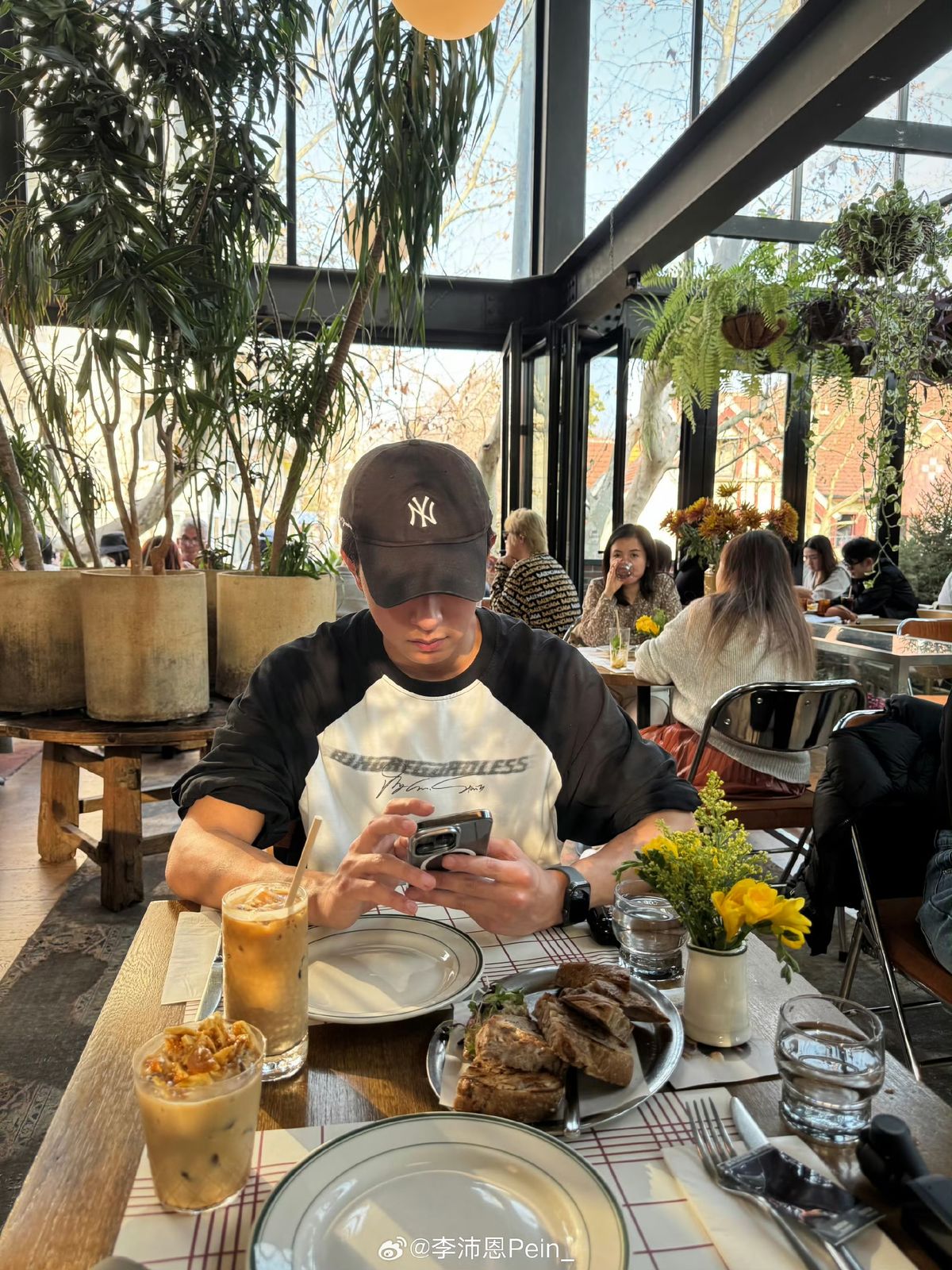 Dấu hiệu xuất hiện trong điện thoại của người sắp &ldquo;đổi vận&rdquo;- Ảnh 1.