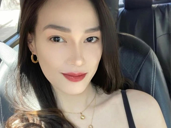 Nữ t&agrave;i xế nổi tiếng nhất năm 2017 v&igrave; xinh giờ l&agrave; mẹ đơn th&acirc;n, sống gi&agrave;u sang: Ẩn số về người chồng- Ảnh 4.