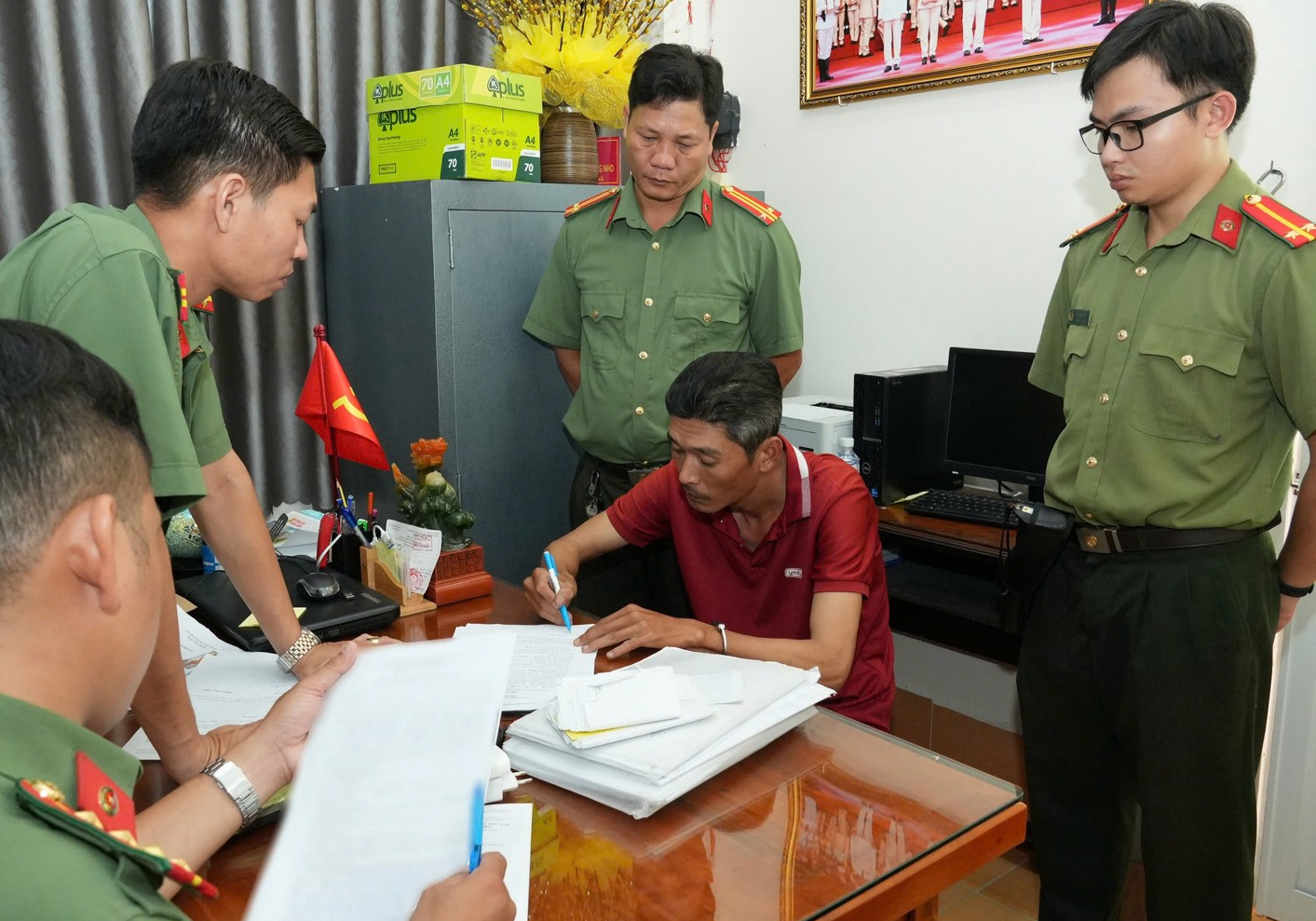 Thi h&agrave;nh lệnh bắt tạm giam Đặng Thanh H&ugrave;ng sinh năm 1985- Ảnh 1.