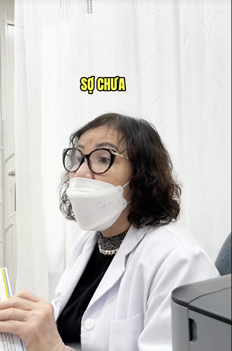 Video b&aacute;c sĩ kh&aacute;m phụ khoa đọc to bệnh &aacute;n của c&ocirc; g&aacute;i nhiễm 5 tu&yacute;p HPV, c&ograve;n hỏi "sợ chưa": B&ugrave;ng nổ tranh luận- Ảnh 2.