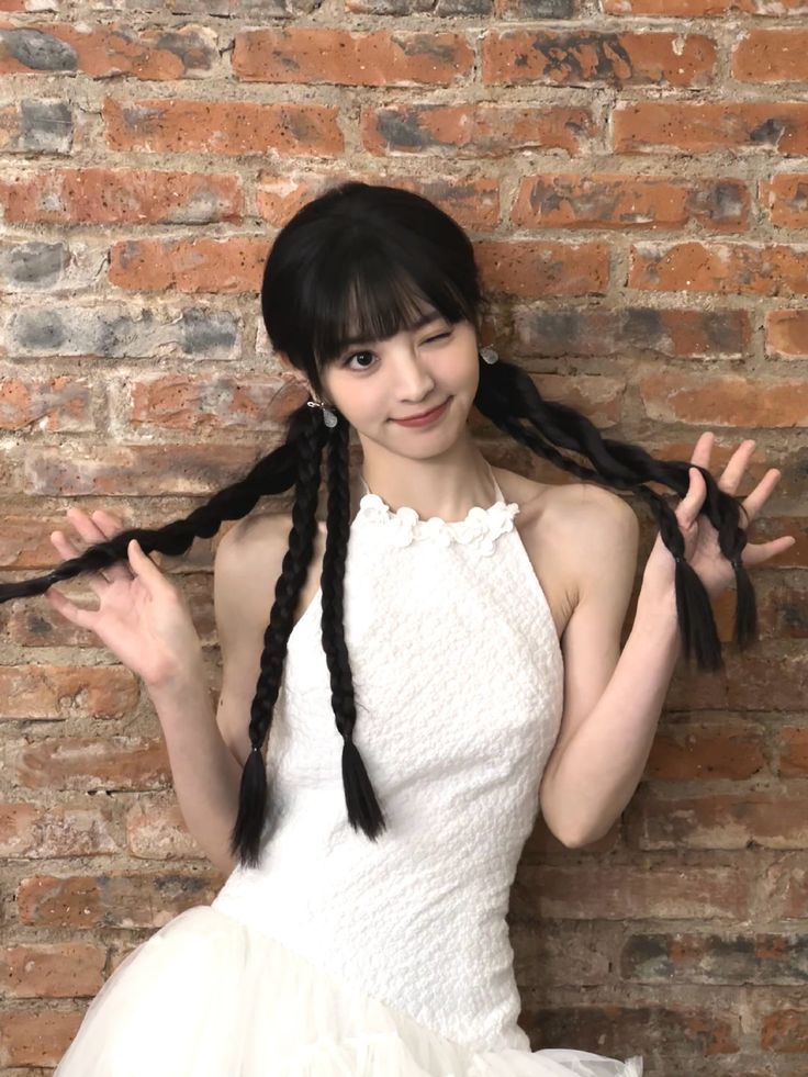 Showbiz c&oacute; mỹ nh&acirc;n &ldquo;mặt học sinh body phụ huynh&rdquo;: Mặc đẹp kh&ocirc;ng trượt lần n&agrave;o, xuất hiện ở đ&acirc;u th&igrave; nơi đ&oacute; như Milano- Ảnh 9.