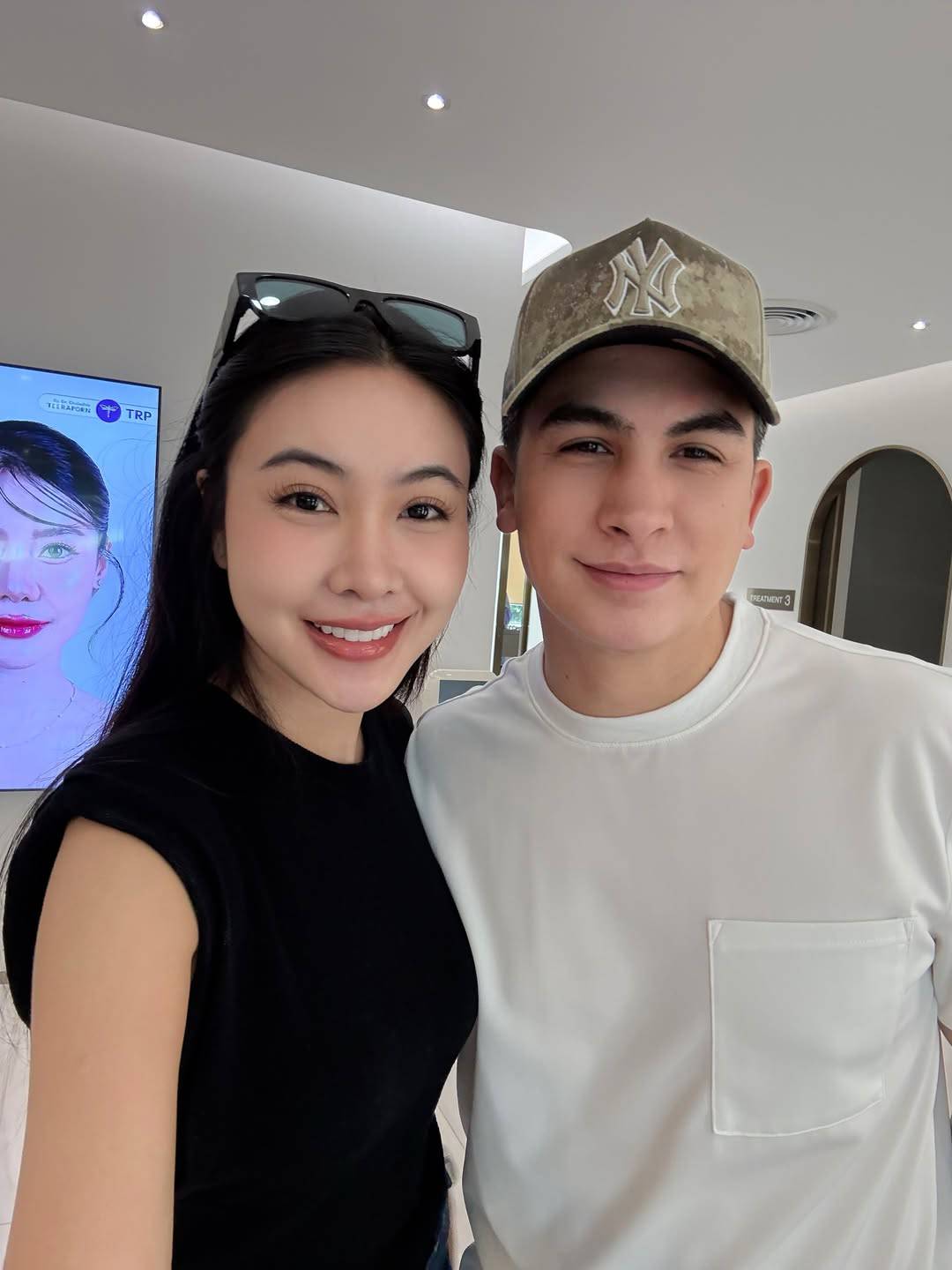 Nam diễn vi&ecirc;n 9X cực phẩm b&iacute; mật cưới nữ đại gia k&eacute;m 4 tuổi từ 2 năm trước, giấu kh&ocirc;ng cho cả nước biết- Ảnh 4.