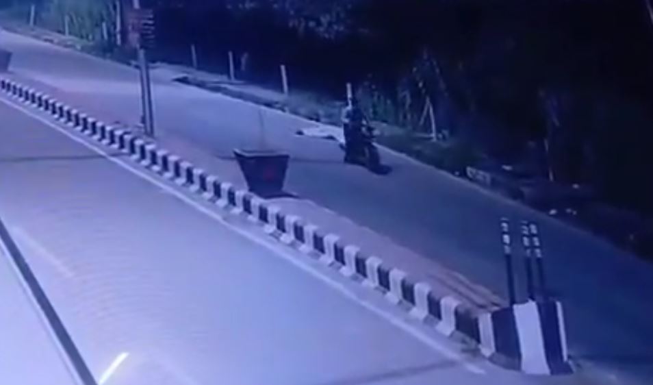 Người phụ nữ tử vong sau khi bị chồng đẩy ng&atilde; khỏi xe m&aacute;y- Ảnh 1.