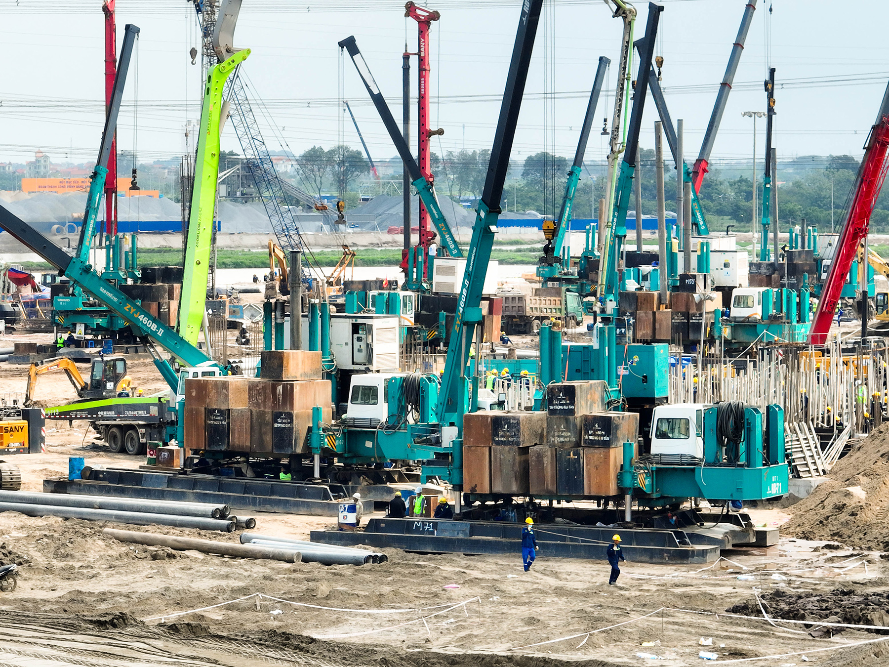 Điều g&igrave; đang diễn ra b&ecirc;n trong đại c&ocirc;ng trường s&acirc;n vận động 135.000 chỗ lớn nhất thế giới ở H&agrave; Nội?- Ảnh 7.