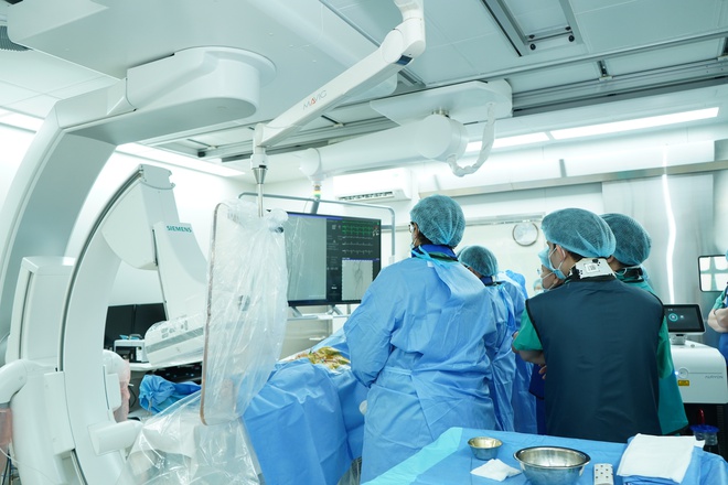 Cụ &ocirc;ng 89 tuổi tho&aacute;t nguy cơ hoại tử nhờ can thiệp laser nội mạch- Ảnh 1.