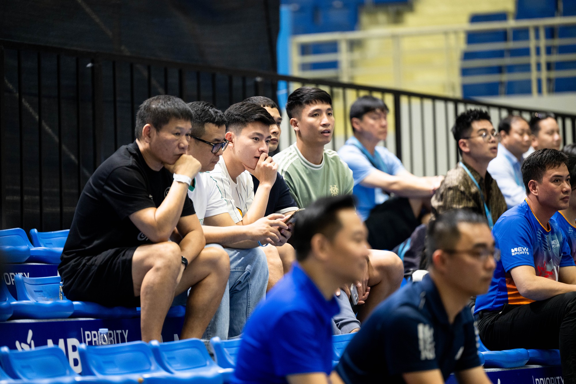 Bắt cận visual Phan Tuấn T&agrave;i khi c&ugrave;ng B&ugrave;i Tiến Dũng đi xem PPA: Chuẩn &ldquo;nam thần&rdquo; ĐT Việt Nam, đẹp trai miễn ch&ecirc;!- Ảnh 10.