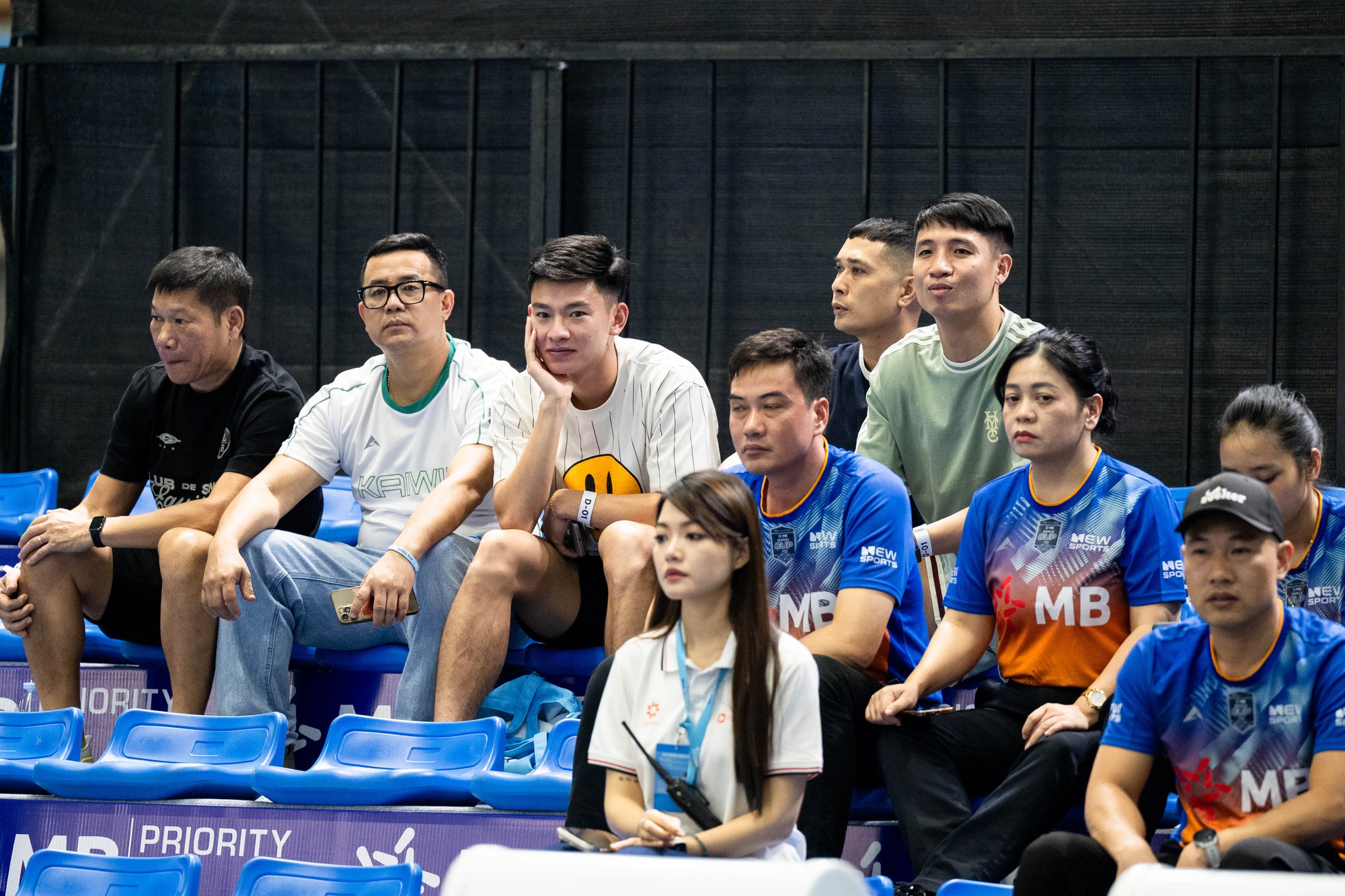 Bắt cận visual Phan Tuấn T&agrave;i khi c&ugrave;ng B&ugrave;i Tiến Dũng đi xem PPA: Chuẩn &ldquo;nam thần&rdquo; ĐT Việt Nam, đẹp trai miễn ch&ecirc;!- Ảnh 5.