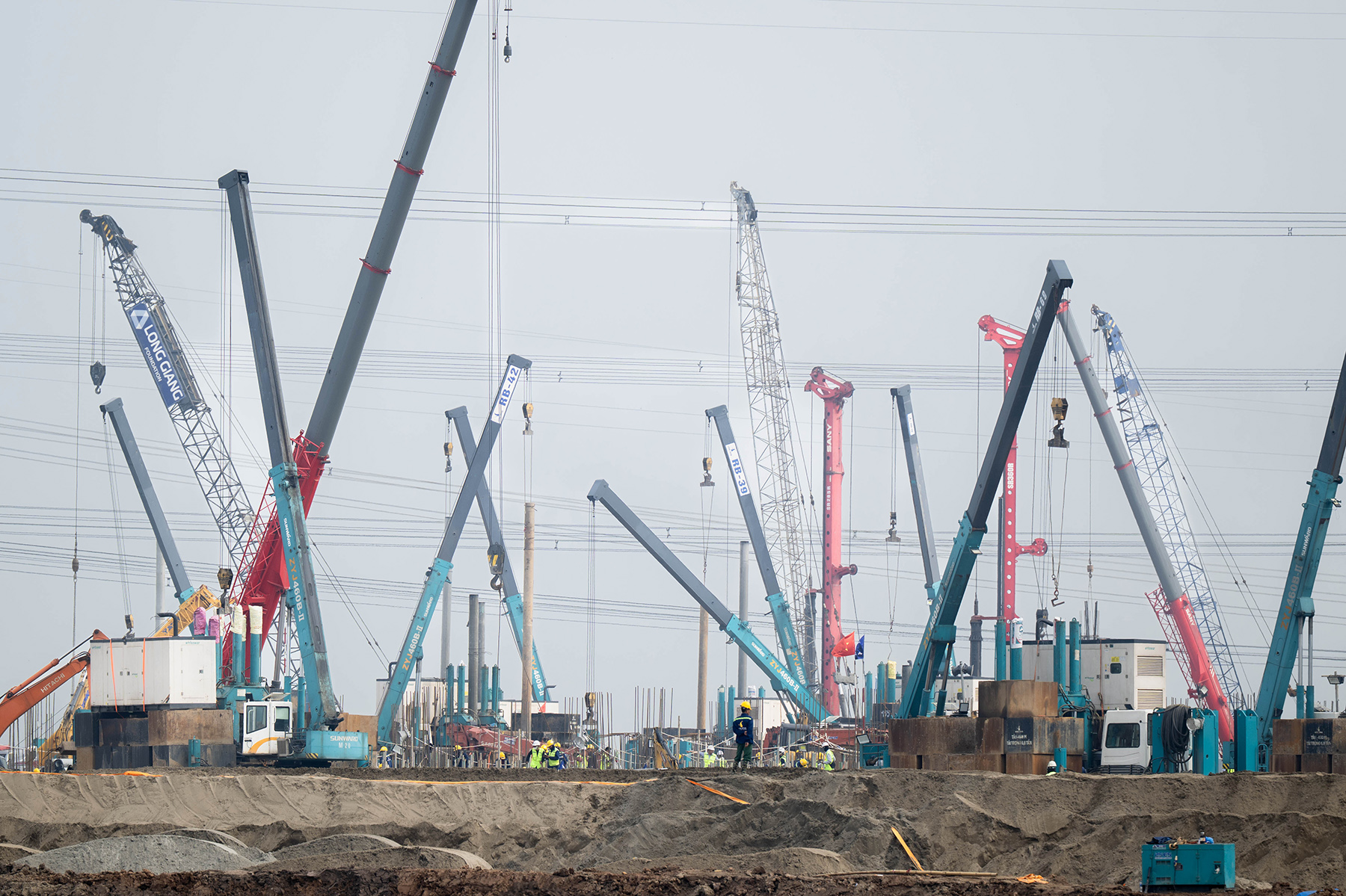 Điều g&igrave; đang diễn ra b&ecirc;n trong đại c&ocirc;ng trường s&acirc;n vận động 135.000 chỗ lớn nhất thế giới ở H&agrave; Nội?- Ảnh 8.