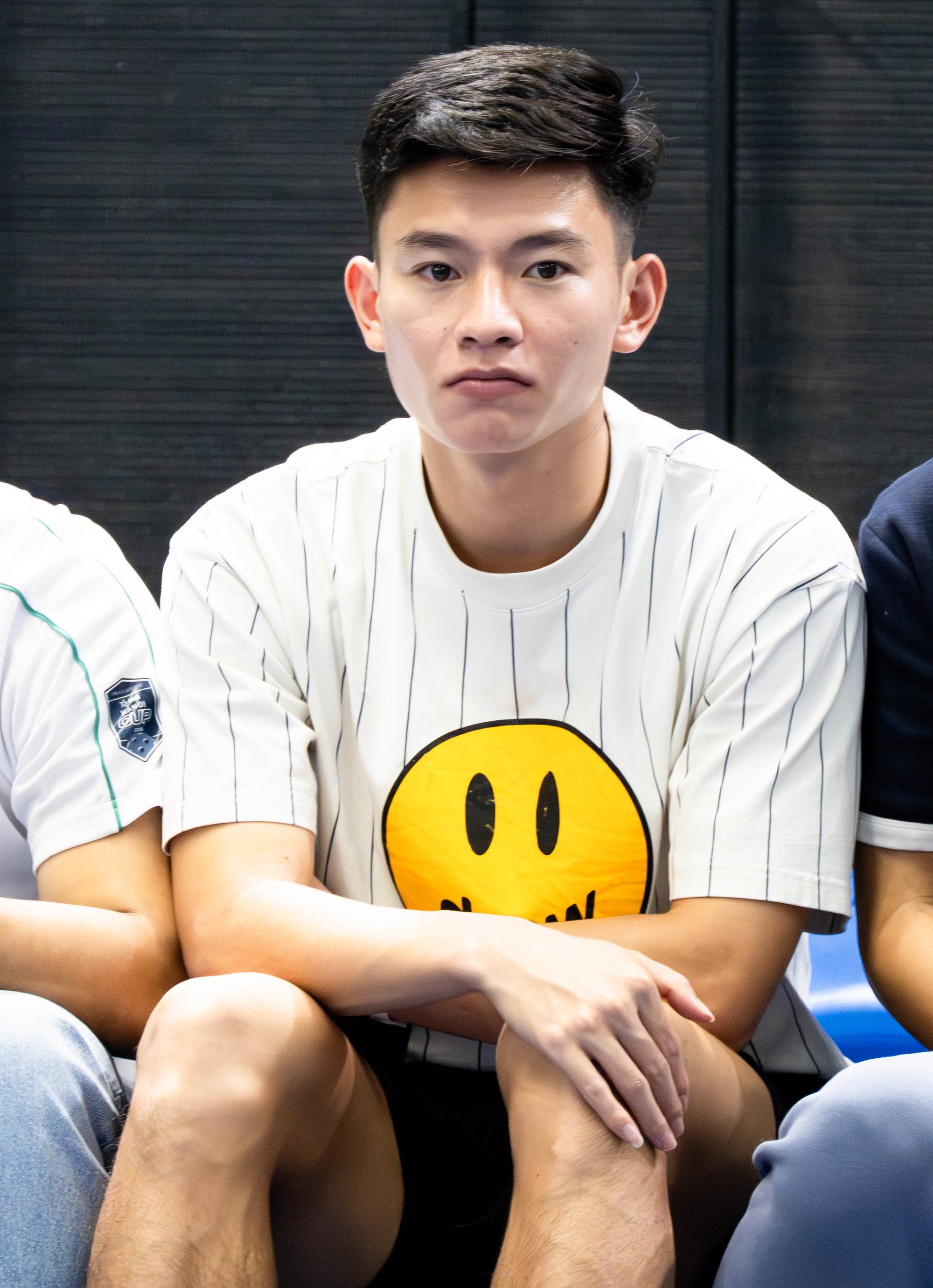 Bắt cận visual Phan Tuấn T&agrave;i khi c&ugrave;ng B&ugrave;i Tiến Dũng đi xem PPA: Chuẩn &ldquo;nam thần&rdquo; ĐT Việt Nam, đẹp trai miễn ch&ecirc;!- Ảnh 3.