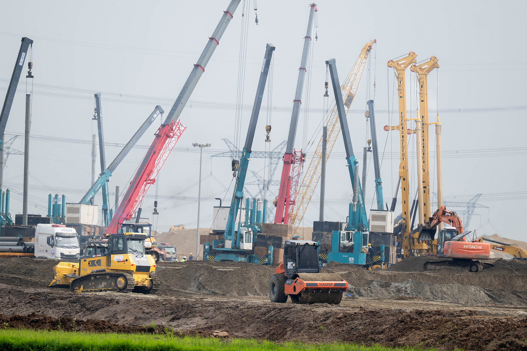 Điều g&igrave; đang diễn ra b&ecirc;n trong đại c&ocirc;ng trường s&acirc;n vận động 135.000 chỗ lớn nhất thế giới ở H&agrave; Nội?- Ảnh 3.