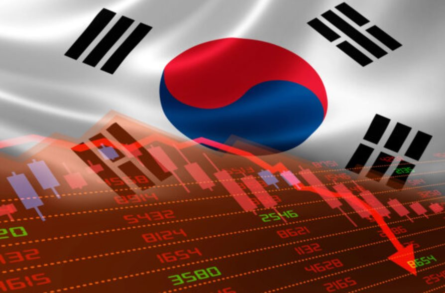 Chứng kho&aacute;n chạm đ&aacute;y lịch sử, đồng tiền thấp nhất 17 năm, người d&acirc;n đổ x&ocirc; trữ&hellip; t&uacute;i r&aacute;c: Chuyện g&igrave; đang xảy ra với nền kinh tế lớn thứ 4 ch&acirc;u &Aacute;?- Ảnh 1.