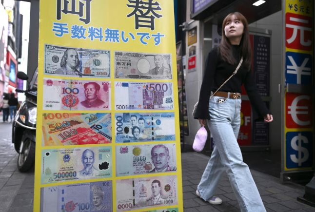 Chứng kho&aacute;n chạm đ&aacute;y lịch sử, đồng tiền thấp nhất 17 năm, người d&acirc;n đổ x&ocirc; trữ&hellip; t&uacute;i r&aacute;c: Chuyện g&igrave; đang xảy ra với nền kinh tế lớn thứ 4 ch&acirc;u &Aacute;?- Ảnh 3.