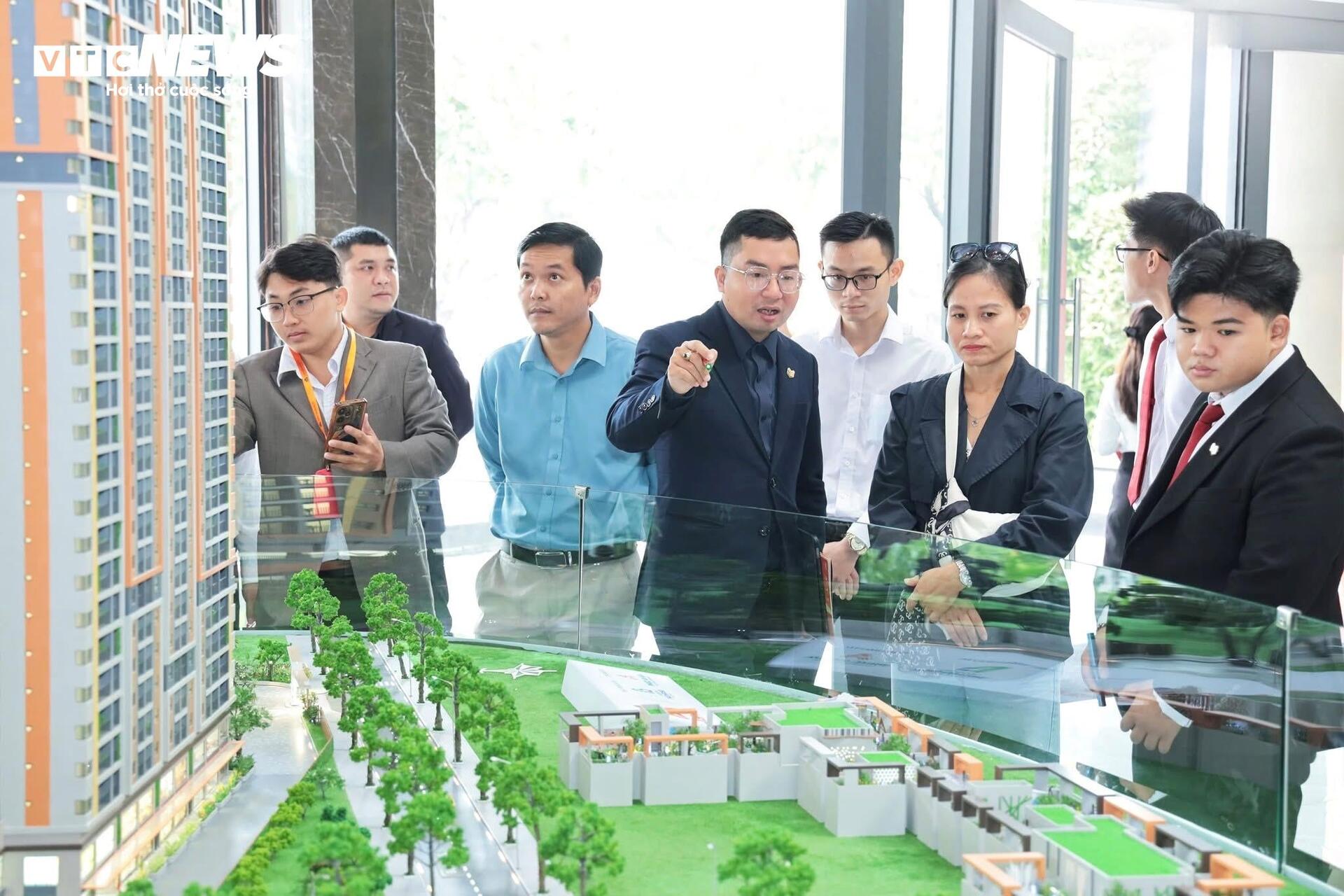 Nh&agrave; đầu tư c&aacute; nh&acirc;n r&uacute;t vốn khỏi v&agrave;ng, đổ tiền sang ng&acirc;n h&agrave;ng v&agrave; bất động sản- Ảnh 3.