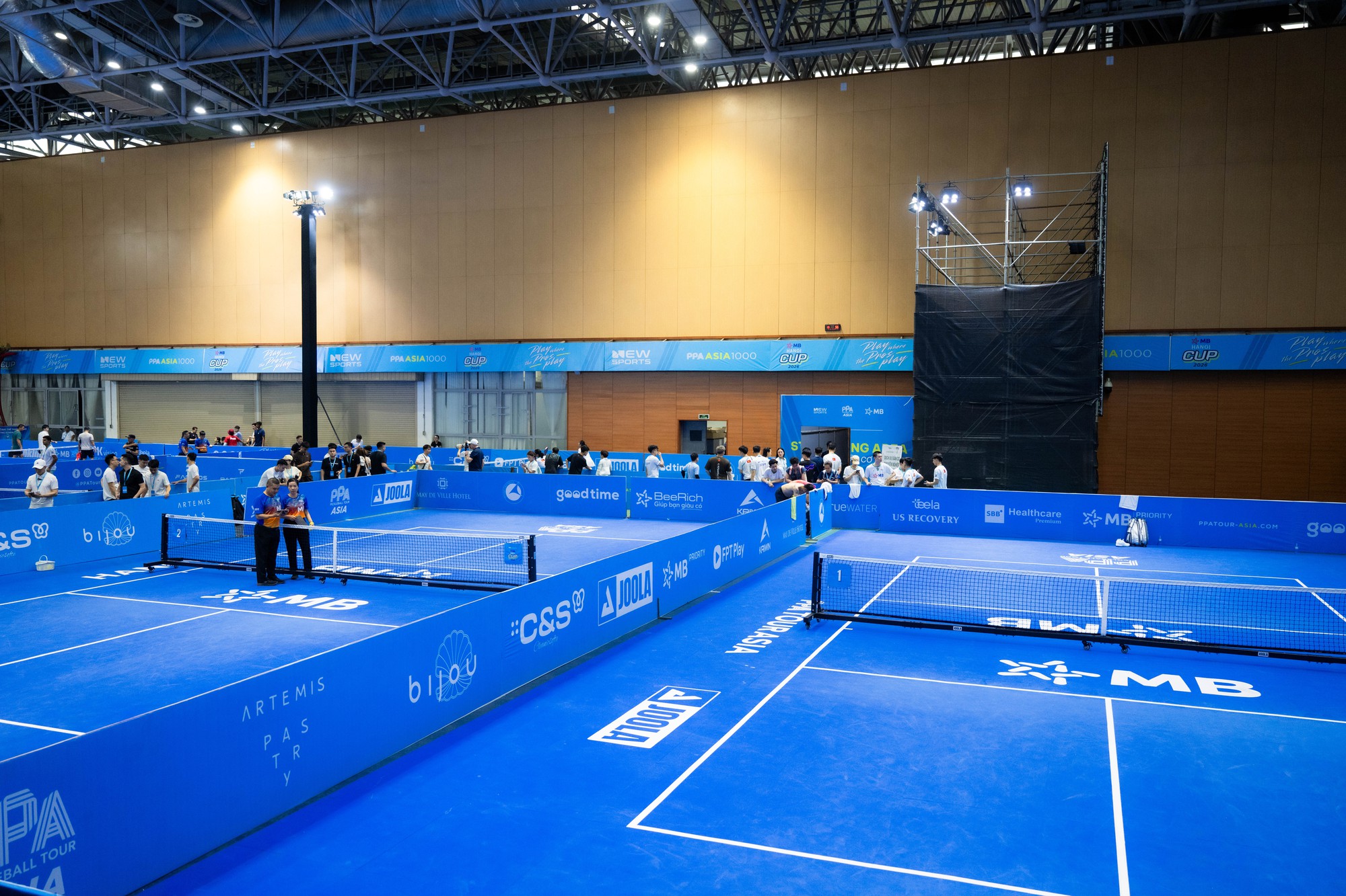 Ng&agrave;y đầu PPA Asia 1000 - MB Hanoi Cup: Kh&aacute;n đ&agrave;i vắng vẻ nhưng dưới s&acirc;n "ch&aacute;y" rực lửa với c&aacute;c tay vợt Việt- Ảnh 12.