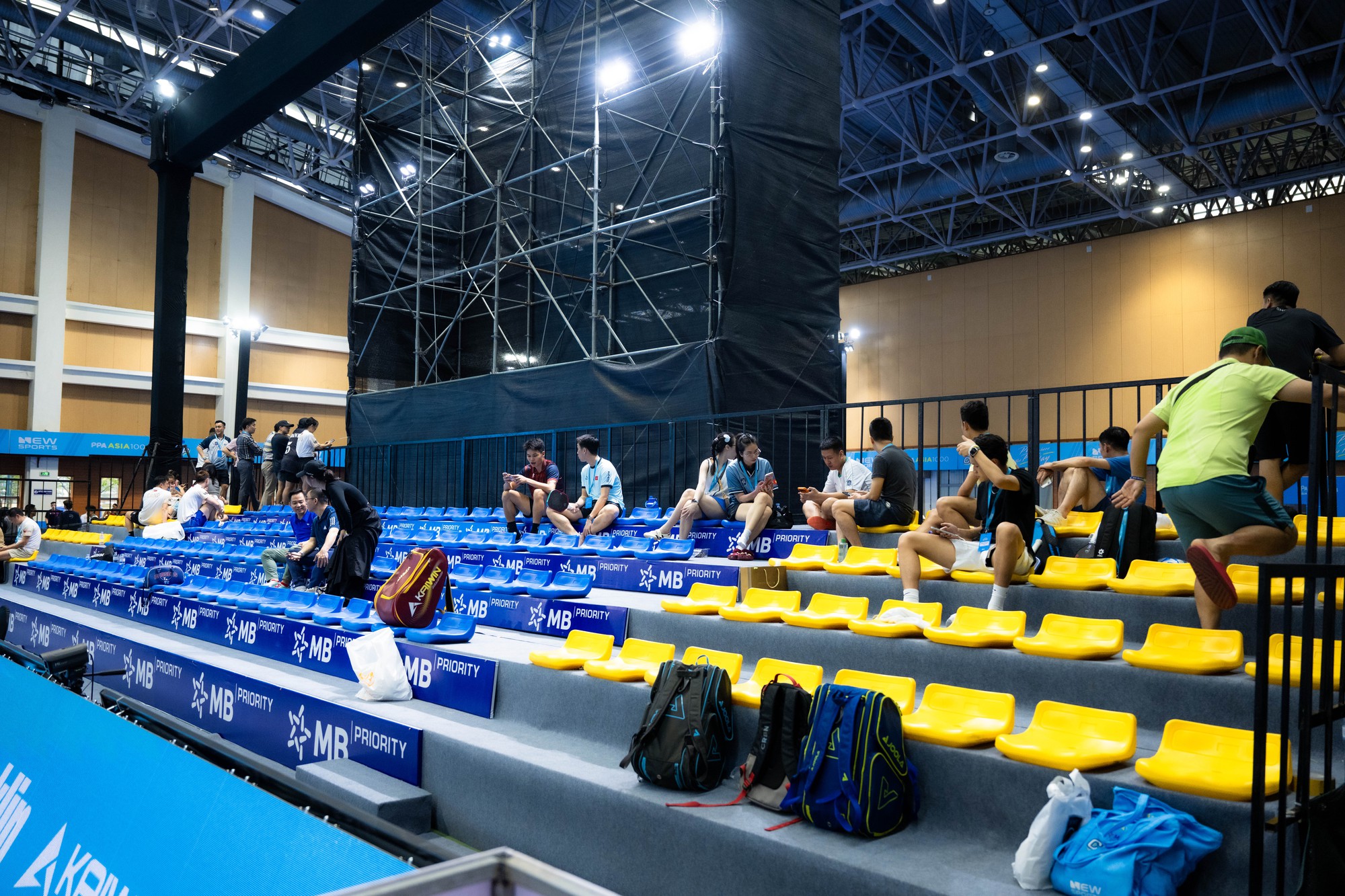 Ng&agrave;y đầu PPA Asia 1000 - MB Hanoi Cup: Kh&aacute;n đ&agrave;i vắng vẻ nhưng dưới s&acirc;n "ch&aacute;y" rực lửa với c&aacute;c tay vợt Việt- Ảnh 6.