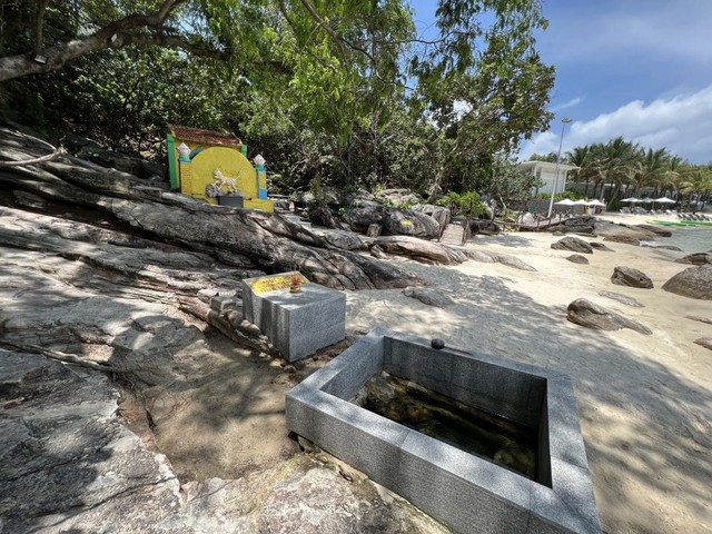 Việt Nam c&ograve;n c&oacute; một Giếng Ti&ecirc;n nữa mang t&ecirc;n vua, s&aacute;t biển nhưng nước ngọt: Du kh&aacute;ch đến thường l&agrave;m 1 việc- Ảnh 2.