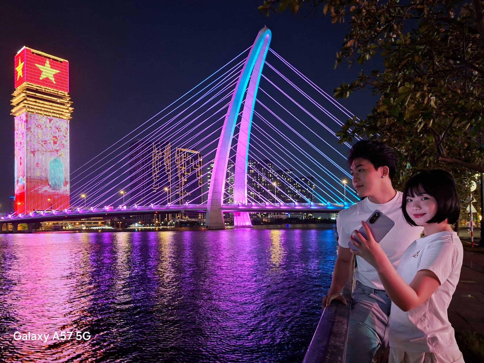 Đi đ&ecirc;m lắm cũng c&oacute; ng&agrave;y&hellip; bật vibe đ&ecirc;m &ldquo;s&aacute;ng tỏa&rdquo; c&ugrave;ng Galaxy A57/A37 5G- Ảnh 2.