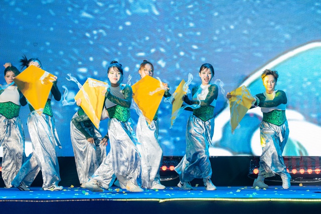 Mang &ldquo;hồn Việt&rdquo; tỏa s&aacute;ng tr&ecirc;n s&acirc;n khấu trẻ, THE SPIKE l&ecirc;n ng&ocirc;i Qu&aacute;n qu&acirc;n HUTECH&rsquo;s Got Talent 2026- Ảnh 2.