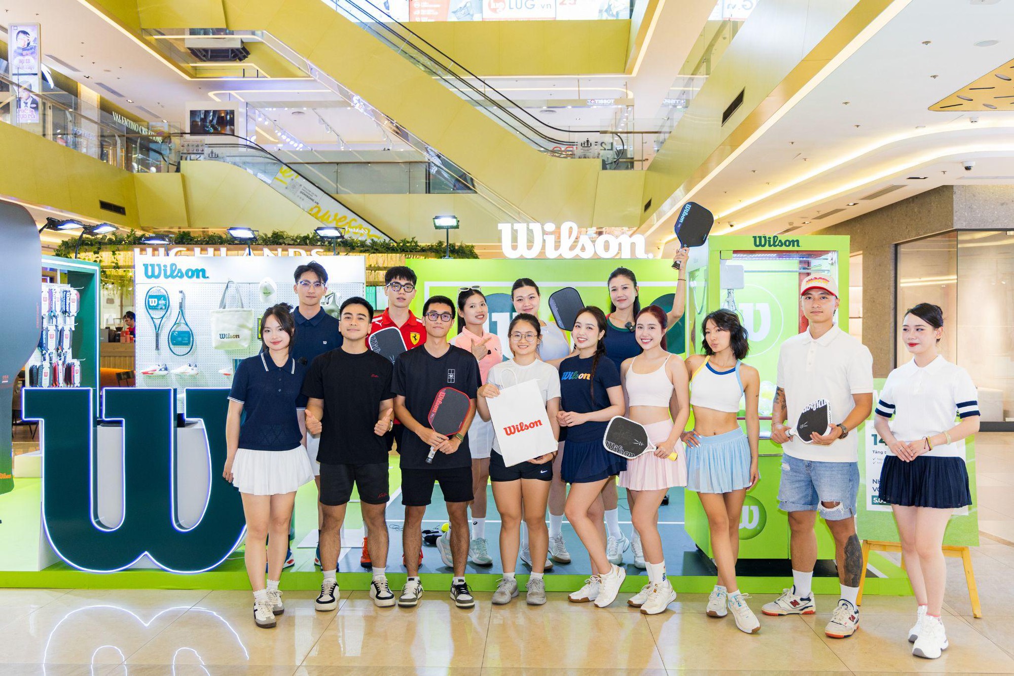 Wilson lần đầu xuất hiện tại H&agrave; Nội, mở Pop-up &ldquo;xịn x&ograve;&rdquo; ngay Vincom Trần Duy Hưng- Ảnh 1.