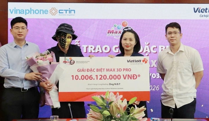 Người đ&agrave;n &ocirc;ng ở Hưng Y&ecirc;n tr&uacute;ng 5 giải đặc biệt trị gi&aacute; hơn 10 tỷ đồng- Ảnh 1.