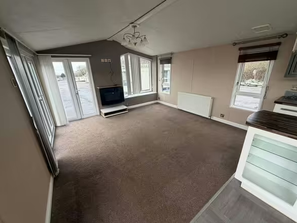 Chọc giận Vua Charles v&igrave; th&oacute;i ti&ecirc;u x&agrave;i hoang ph&iacute;, cựu Vương tử Andrew đối mặt nguy cơ dọn ra ở 'nh&agrave; di động' gi&aacute; rẻ- Ảnh 3.