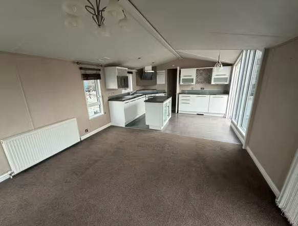 Chọc giận Vua Charles v&igrave; th&oacute;i ti&ecirc;u x&agrave;i hoang ph&iacute;, cựu Vương tử Andrew đối mặt nguy cơ dọn ra ở 'nh&agrave; di động' gi&aacute; rẻ- Ảnh 2.