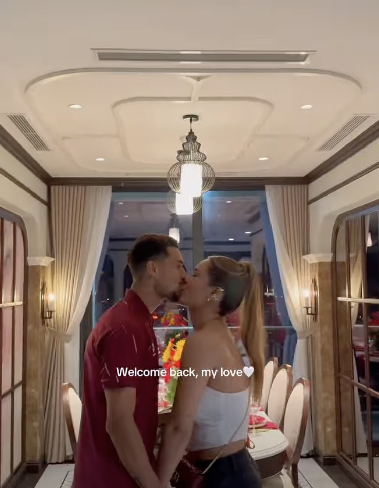 Ho&agrave;ng H&ecirc;n trở về nh&agrave; sau chiến thắng c&ugrave;ng ĐT Việt Nam, sững sờ khi thấy h&agrave;nh động của vợ- Ảnh 1.