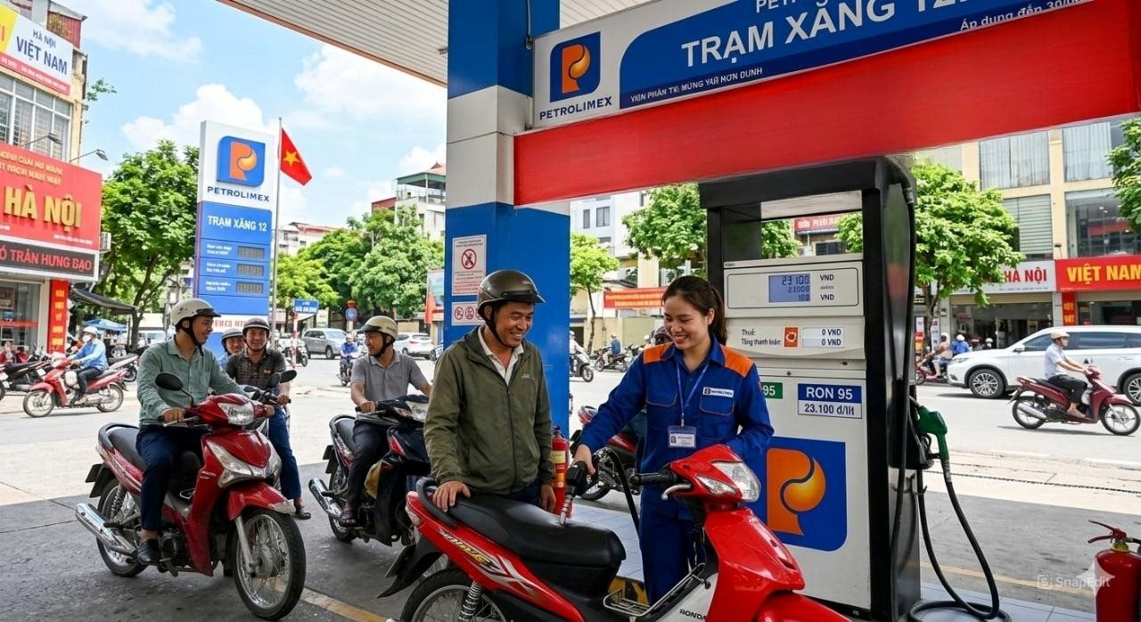 1 l&iacute;t xăng tốn 1/3 thu nhập một ng&agrave;y ở L&agrave;o, 1/5 ở Campuchia, Việt Nam th&igrave; sao?- Ảnh 1.