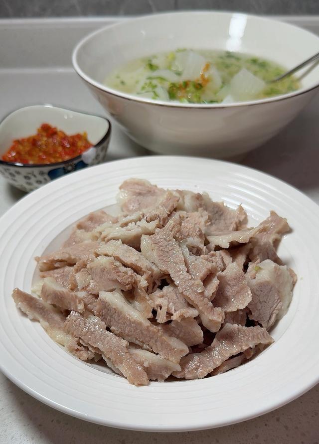 Sau 30 năm ăn thịt, t&ocirc;i ph&aacute;t hiện ra luộc thịt kiểu n&agrave;y l&agrave; ngon nhất: Thịt kh&ocirc;ng tanh hay kh&ocirc;, &iacute;t mỡ lại tốt sức khỏe- Ảnh 1.