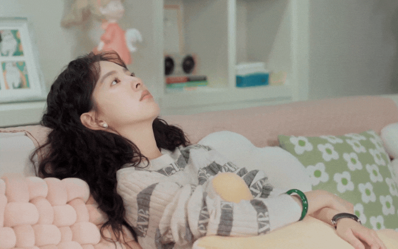 Lần đầu ti&ecirc;n c&agrave;y phim chỉ v&igrave;... chiếc v&ograve;ng tay: Nh&igrave;n Chương Nhược Nam đeo ngọc mới thấy, phụ nữ hiện đại chưng diện thứ n&agrave;y đẳng cấp thế n&agrave;o!- Ảnh 1.