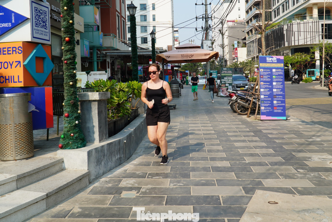 Vỉa h&egrave; đường ven biển Đ&agrave; Nẵng 'thay &aacute;o'- Ảnh 1.