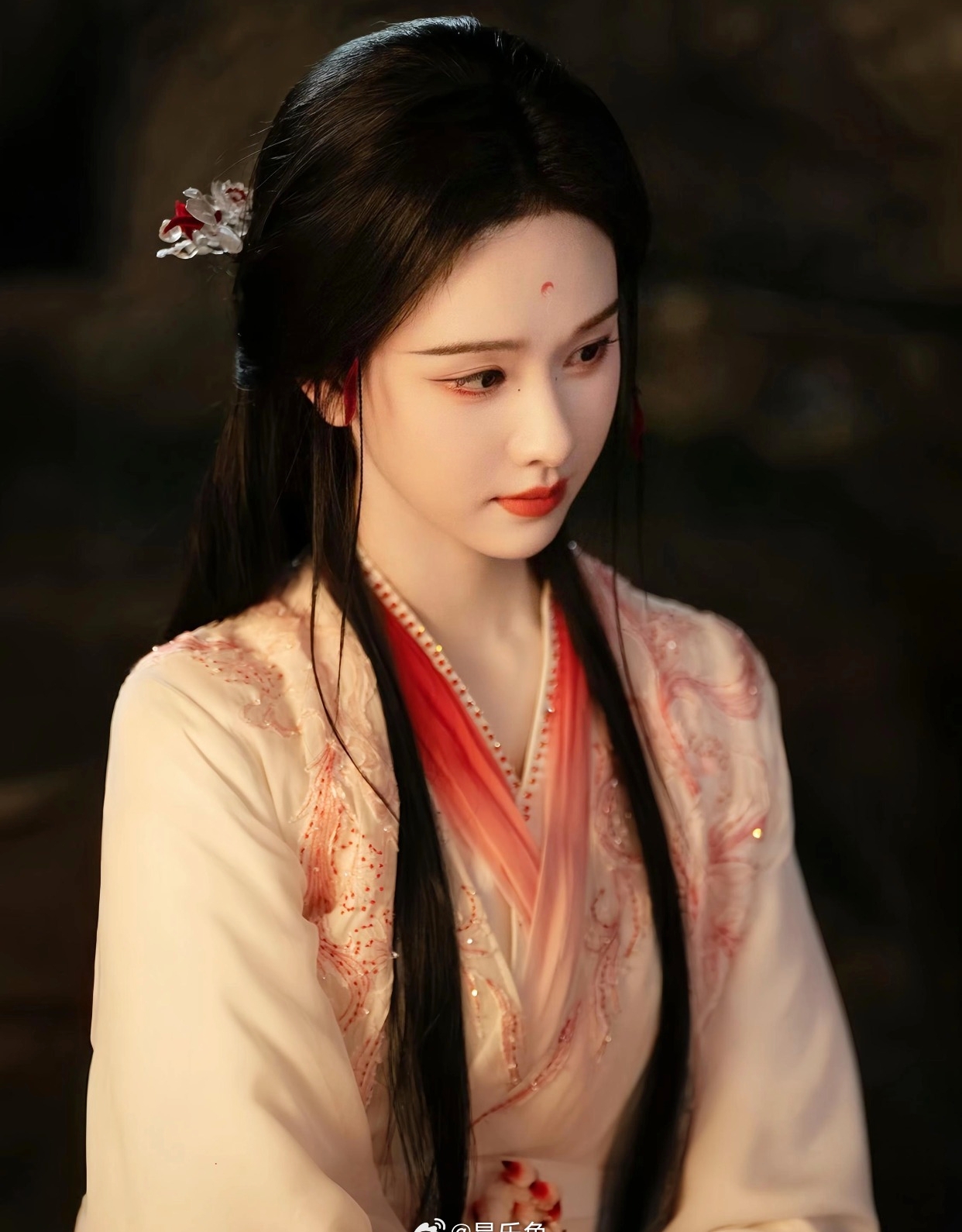 Ai l&agrave; đệ nhất mỹ nh&acirc;n cổ trang, hỏi cả triệu người cũng chỉ 1 đ&aacute;p &aacute;n: G&oacute;c n&agrave;o cũng đẹp si&ecirc;u ph&agrave;m tho&aacute;t tục- Ảnh 5.