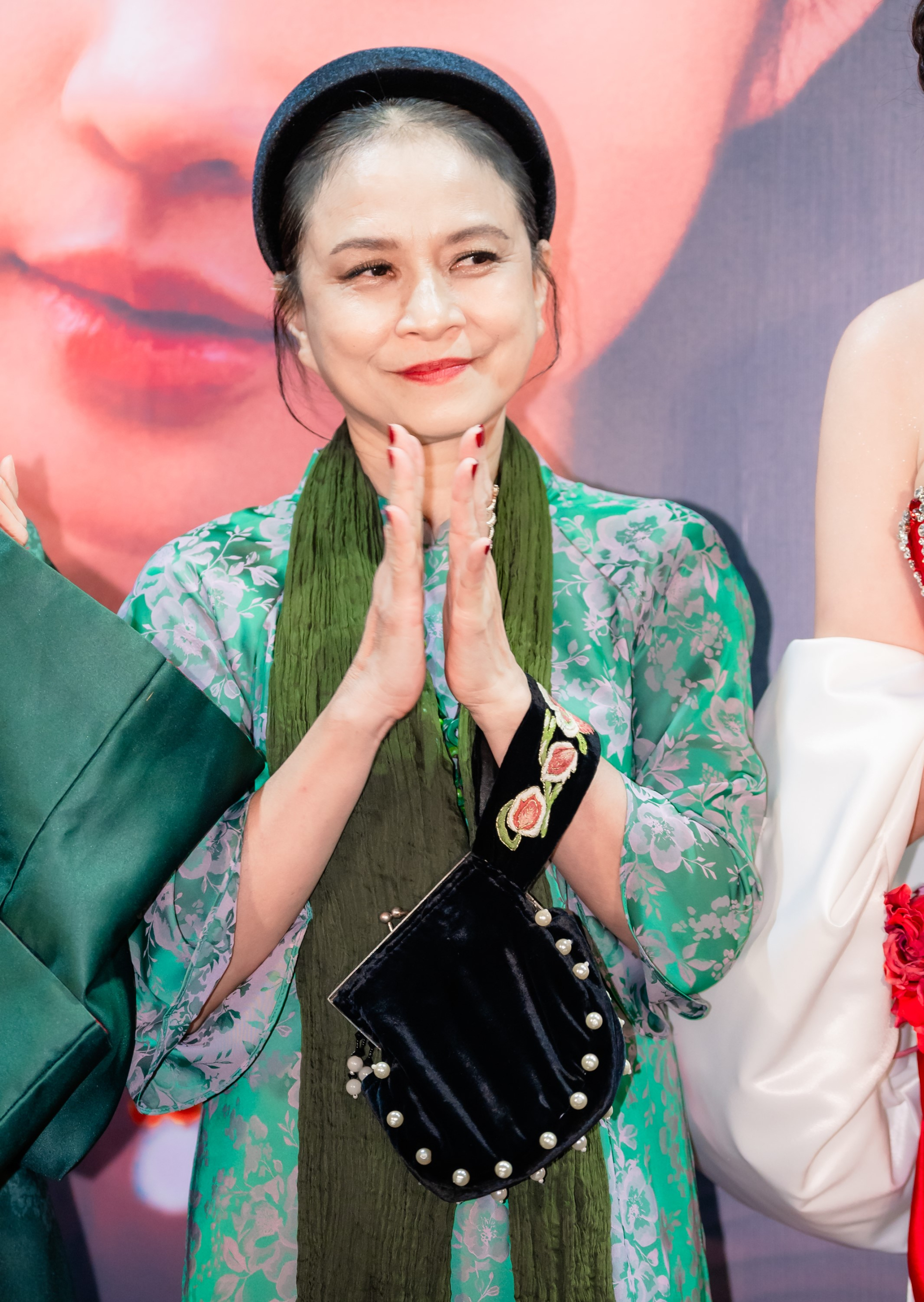 Nữ NSƯT đ&oacute;ng vai C&ocirc; G&aacute;i Xấu X&iacute; bị 28 vết xẹo tr&ecirc;n mặt v&igrave; tai nạn, cuộc sống hiện tại ra sao?- Ảnh 8.