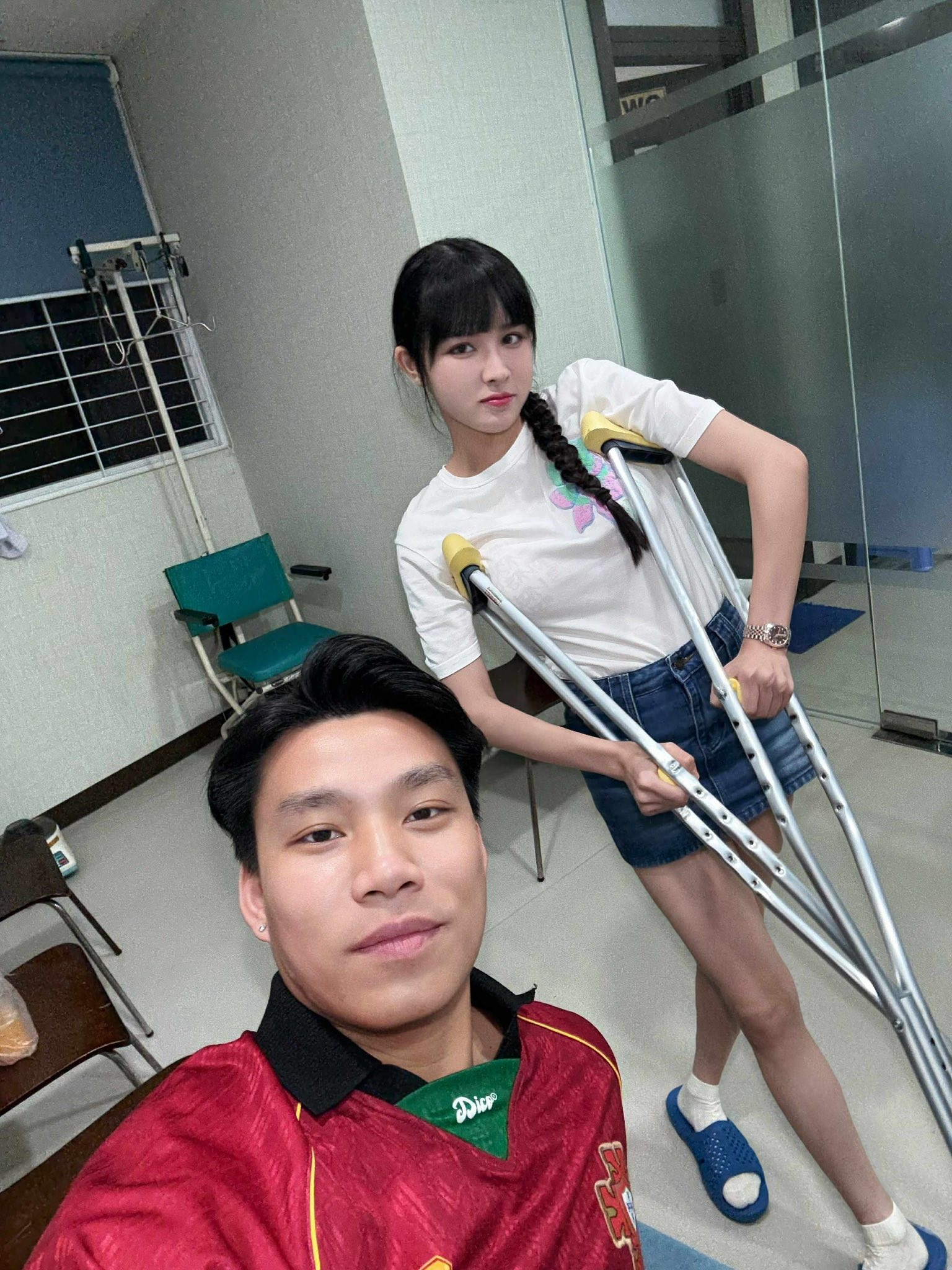 Chuyện t&igrave;nh của Văn Thanh v&agrave; bạn g&aacute;i gymer hơn tuổi: Ch&agrave;ng l&agrave; ng&ocirc;i sao b&oacute;ng đ&aacute;, n&agrave;ng kiếm tiền cực đỉnh- Ảnh 2.