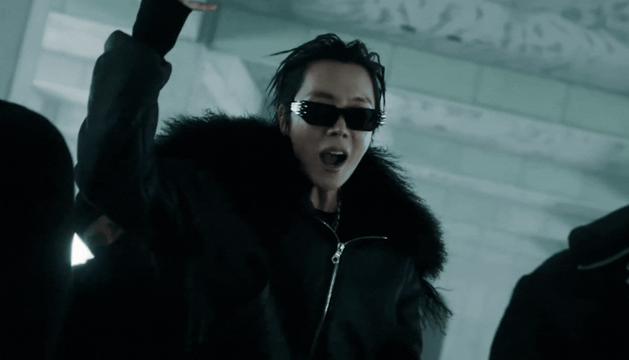 Nam nghệ sĩ đang c&agrave;n qu&eacute;t MXH chỉ bằng 15 gi&acirc;y: Cỗ m&aacute;y nhảy nổi tiếng to&agrave;n cầu, t&agrave;i sản bạc tỷ nghe m&agrave; kinh ngạc- Ảnh 1.