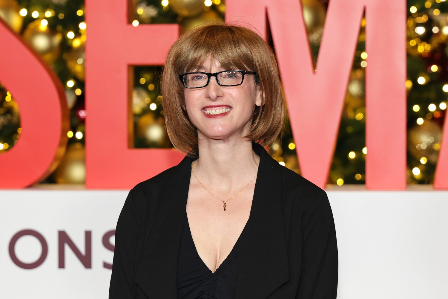 Nh&agrave; văn ăn kh&aacute;ch bậc nhất thế giới hiện tại c&ocirc;ng khai danh t&iacute;nh thật sau h&agrave;ng chục năm giấu k&iacute;n: Kh&ocirc;ng thể bất ngờ hơn- Ảnh 2.