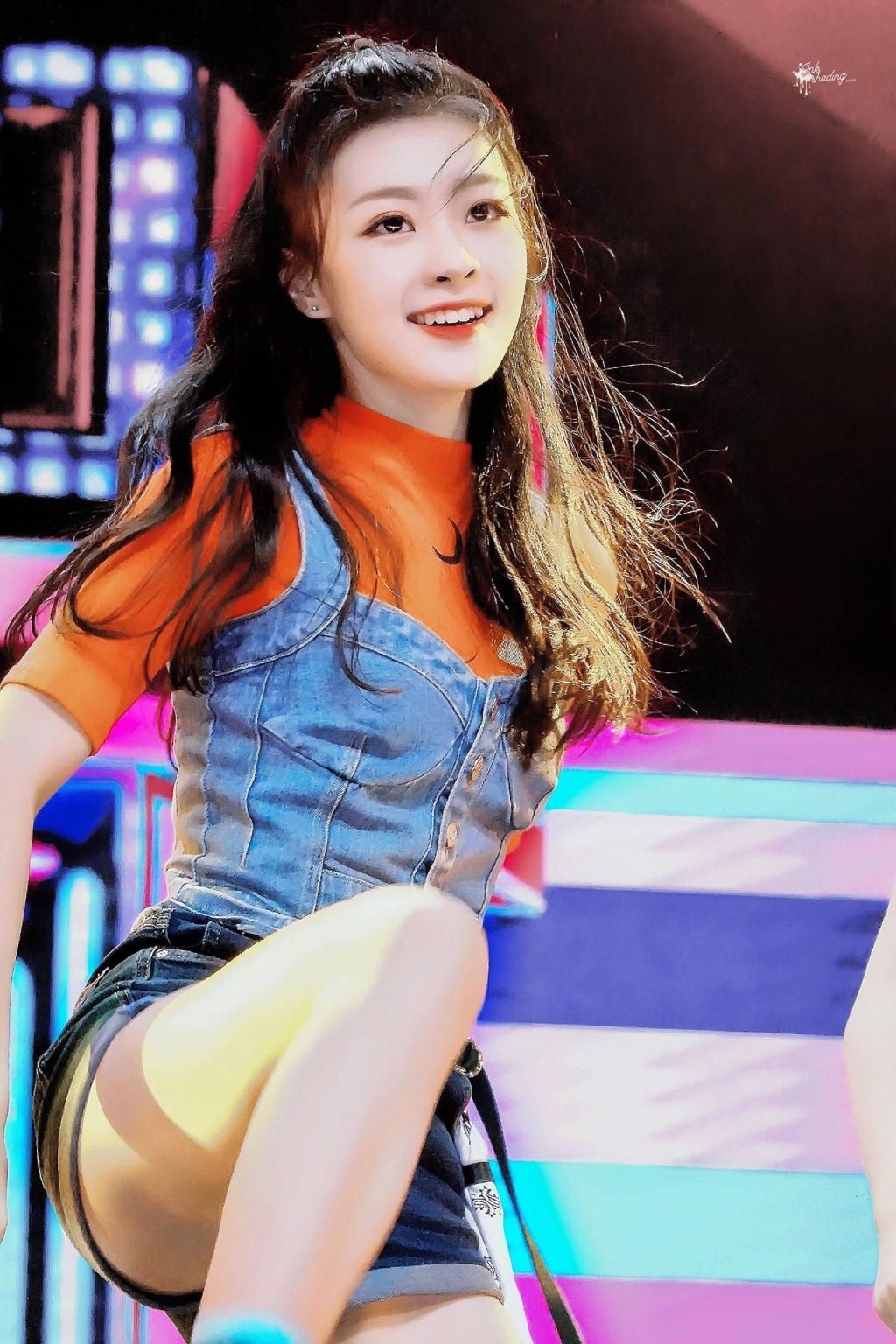 Hoa kh&ocirc;i showbiz xinh như &aacute;nh dương bị đ&igrave;nh chỉ to&agrave;n bộ hoạt động, nay được bắt gặp t&igrave;m việc pha chế cafe- Ảnh 5.