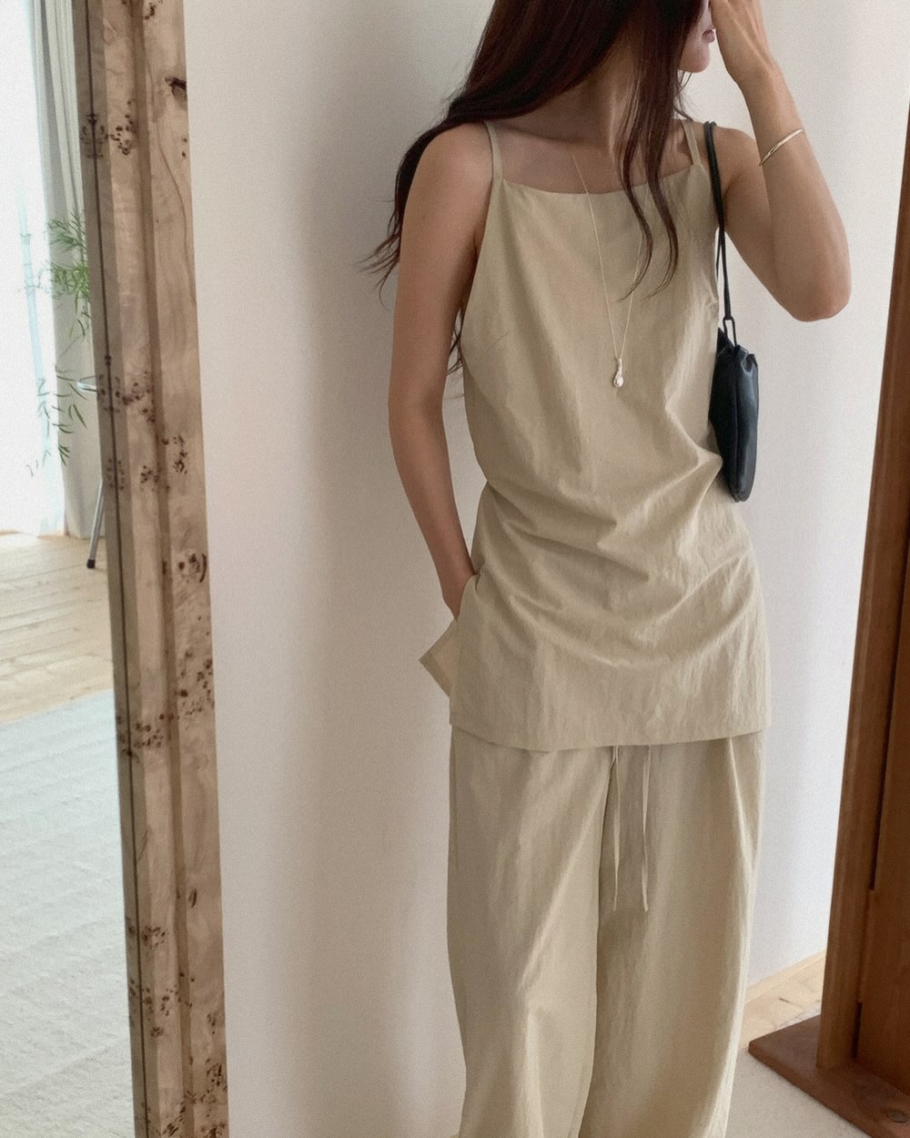 4 mẫu &aacute;o m&ugrave;a h&egrave; nhẹ m&aacute;t nhất, diện v&agrave;o ng&agrave;y nắng n&oacute;ng đỉnh điểm lại c&agrave;ng ph&ugrave; hợp- Ảnh 8.