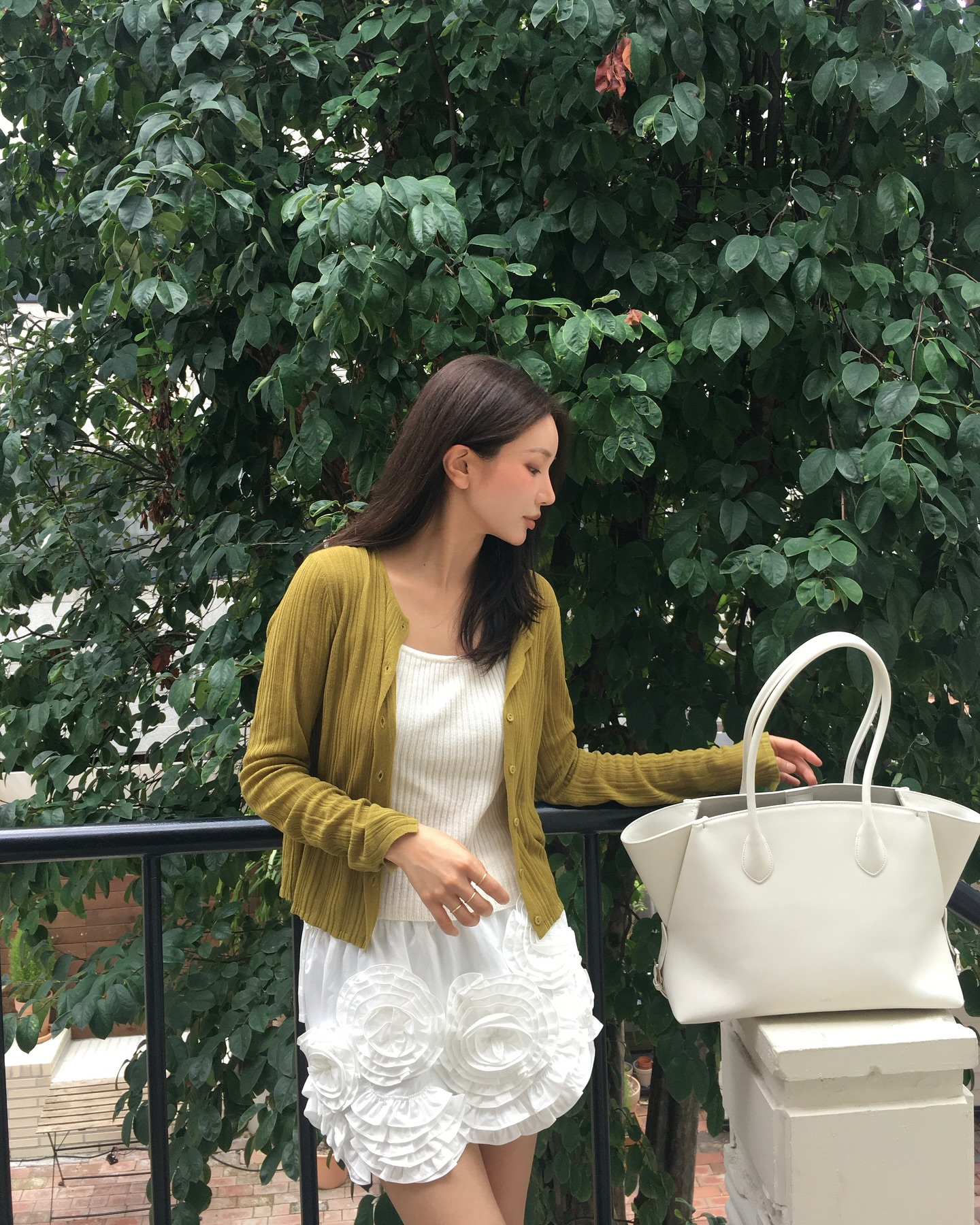 4 c&aacute;ch mặc ch&acirc;n v&aacute;y ngắn đẹp từ dạo phố tới đi du lịch, l&ecirc;n h&igrave;nh sống ảo cực xinh- Ảnh 1.