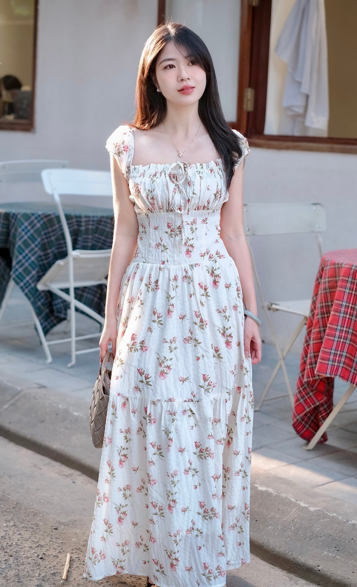 10 mẫu v&aacute;y đi biển hack d&aacute;ng cực kh&eacute;o để n&agrave;ng 30+ thỏa sức thả d&aacute;ng trong chuyến du lịch ch&agrave;o h&egrave;- Ảnh 7.